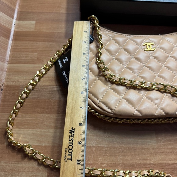Tan quilted purse with chain new in box - Picture 5 of 9